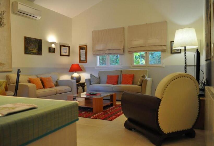 جناح مزود بتراس, La Bégude Du Pascouren