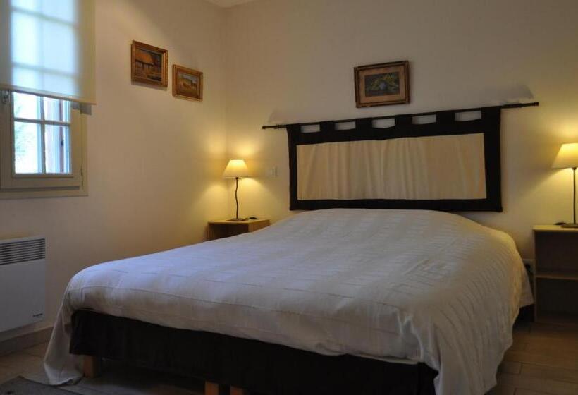 جناح مزود بتراس, La Bégude Du Pascouren