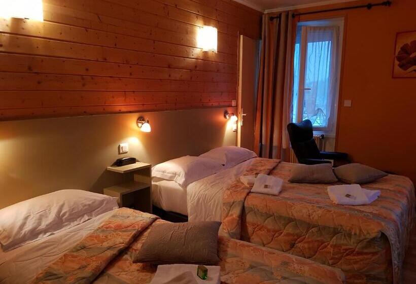 غرفة قياسية ثلاثية, Logis Hôtel Restaurant Les Carillons