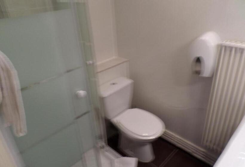 חדר סטנדרט לשלושה, Logis Hôtel Restaurant Les Carillons