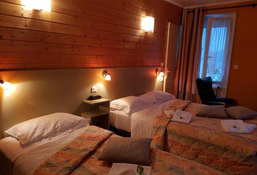 חדר סטנדרט לשלושה, Logis Hôtel Restaurant Les Carillons