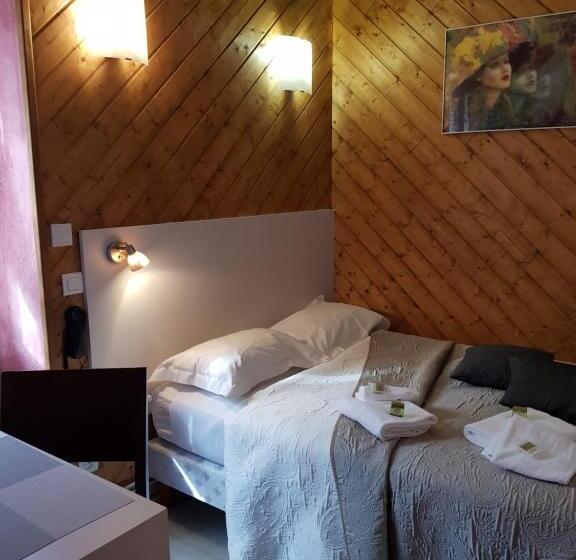 Номер Стандарт, Logis Hôtel Restaurant Les Carillons