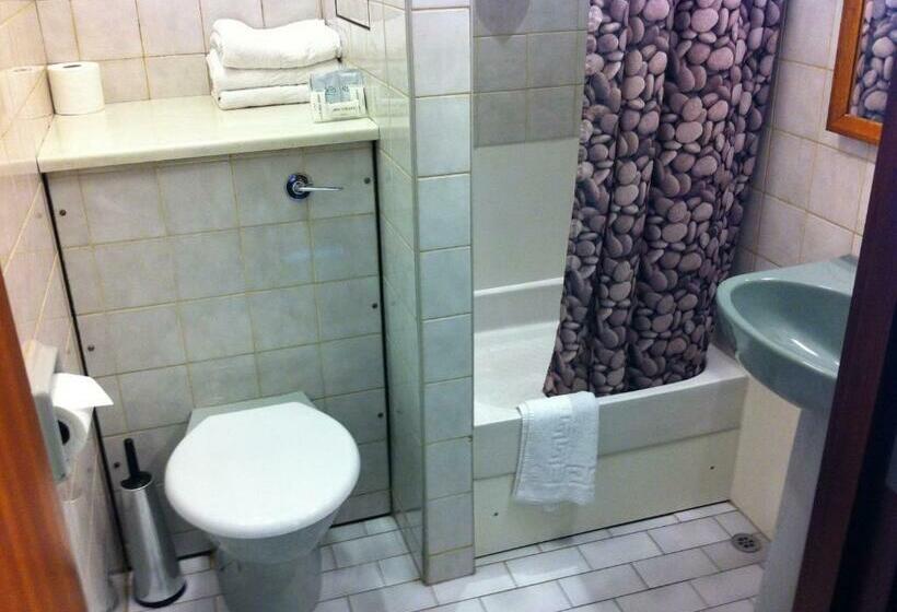 اتاق استاندارد سه نفره, London Visitors