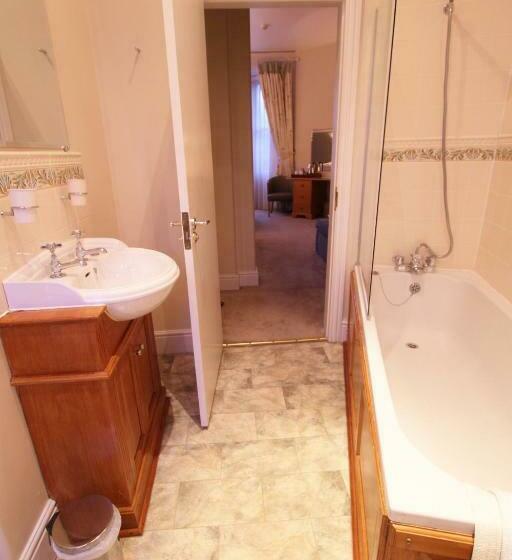 اتاق استاندارد, Queens Court