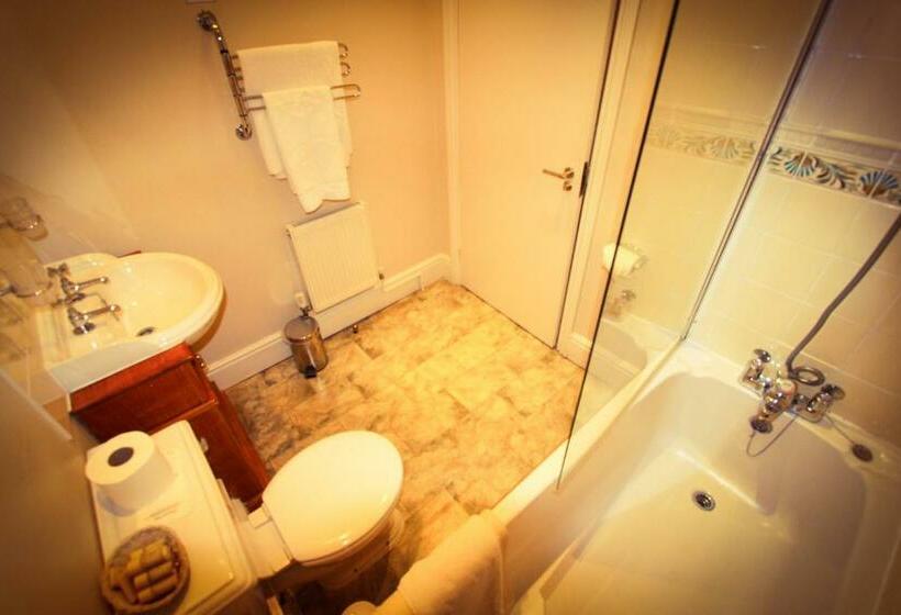 اتاق استاندارد, Queens Court