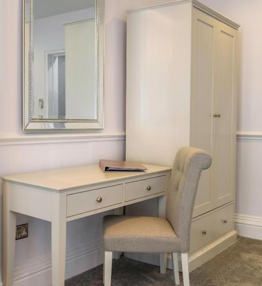 Suite with Terrace, Queens Court