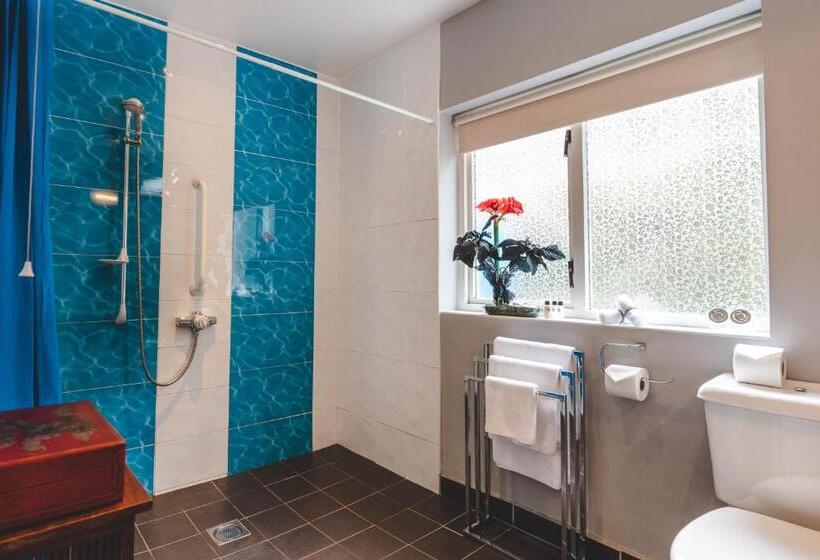 غرفة كلاسيكية, Rayanne House