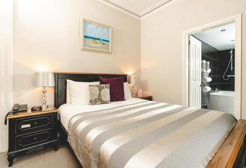 غرفة كلاسيكية, Rayanne House