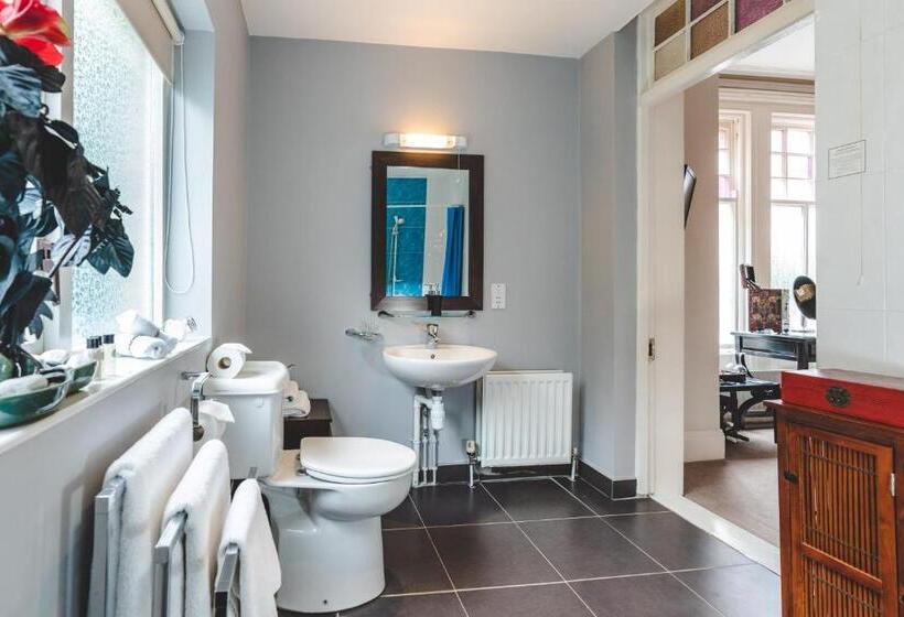 غرفة كلاسيكية, Rayanne House