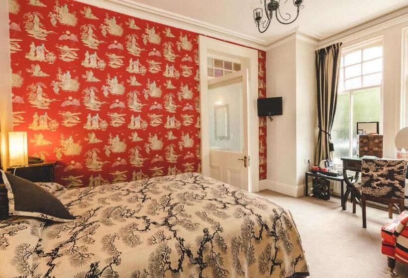 غرفة كلاسيكية, Rayanne House