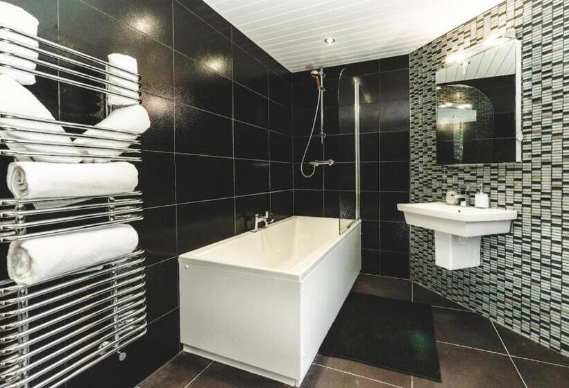 غرفة كلاسيكية, Rayanne House