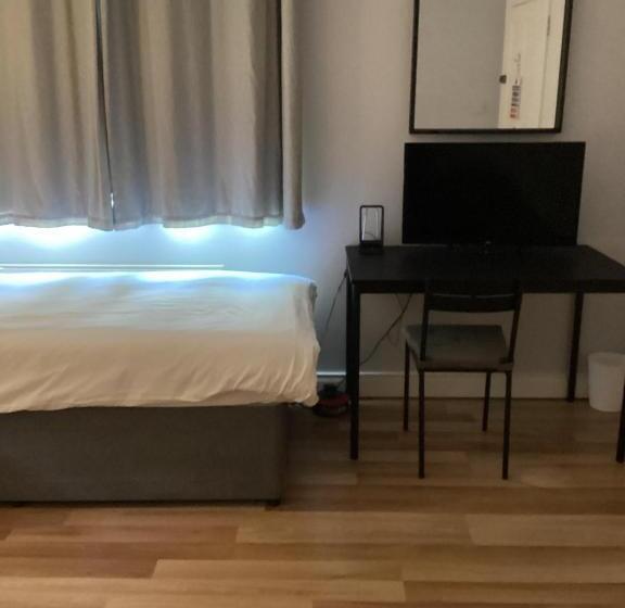 غرفة ديلوكس, Rayanne House