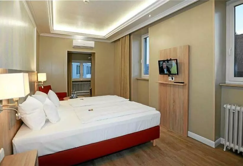 Comfort Room, Danner