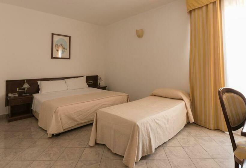 غرفة قياسية ثلاثية, Stella 2000