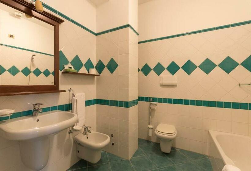 غرفة قياسية ثلاثية, Stella 2000