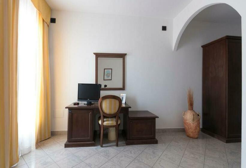 غرفة قياسية ثلاثية, Stella 2000