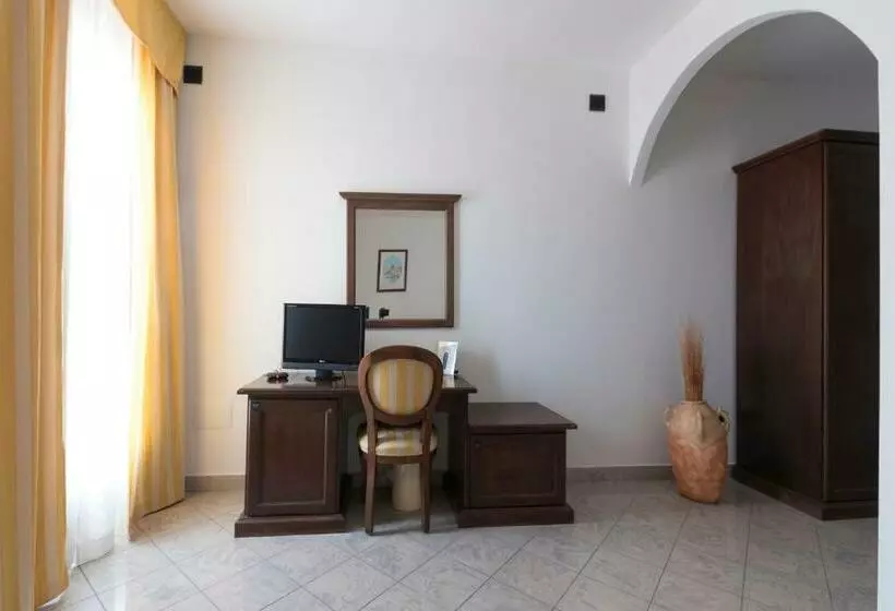 اتاق استاندارد سه نفره, Stella 2000