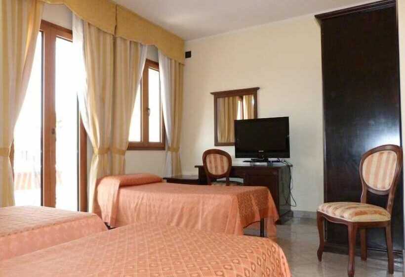 غرفة قياسية ثلاثية, Stella 2000