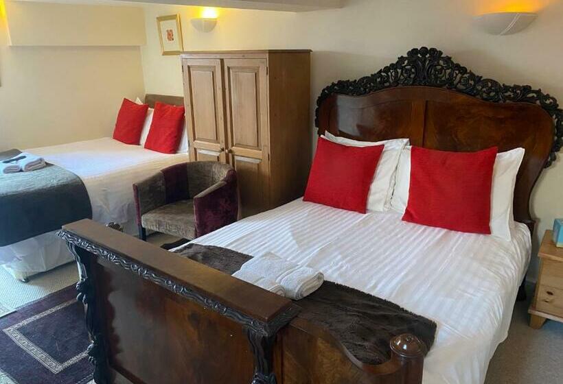 スタンダードトリプルルーム, The Old Court