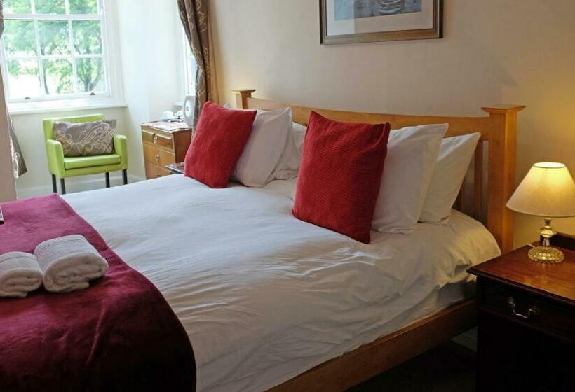 スタンダードルーム, The Old Court