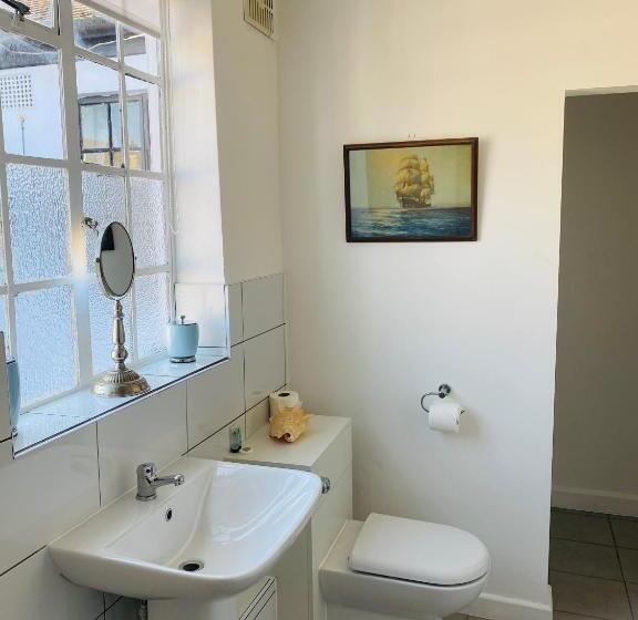 スタンダードトリプルルーム, The Old Court