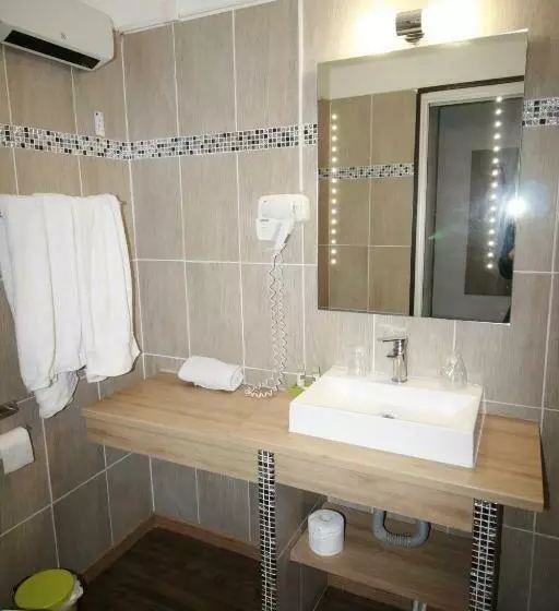 コンフォートルーム, The Originals City, Hôtel Azur,fossurmer