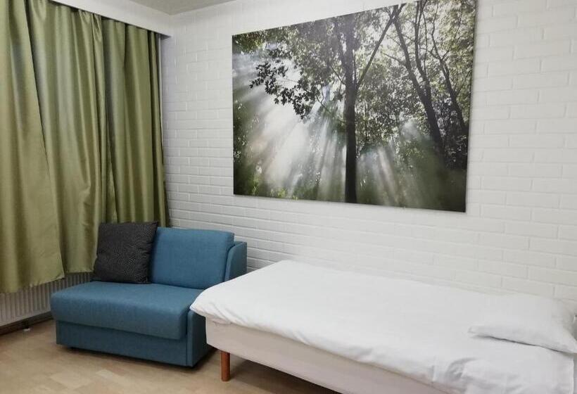 חדר סטנדרט לארבעה, Turistihovi