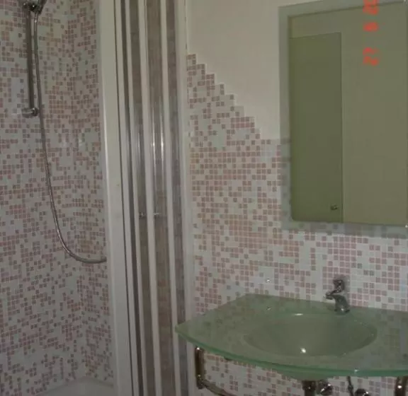 Standard Kolmen Hengen Huone, B&b Ore Liete