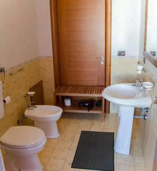 Standard Kolmen Hengen Huone, B&b Ore Liete