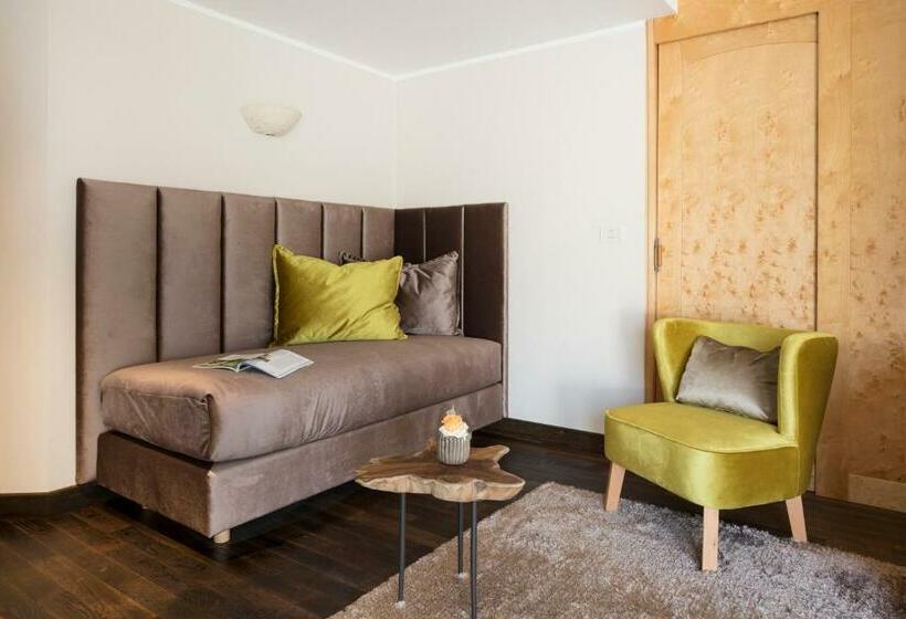 جناح, Burggräflerhof