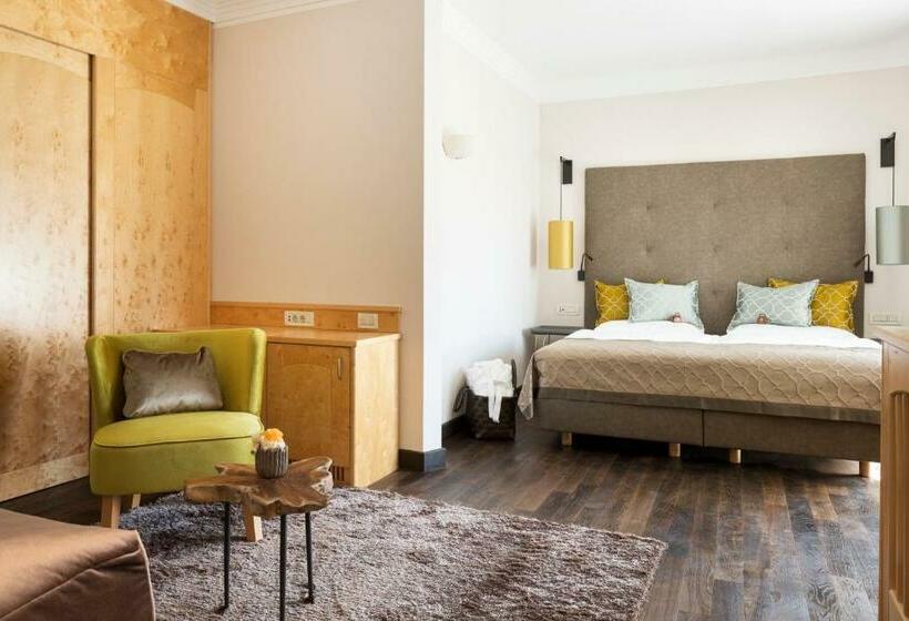 جناح, Burggräflerhof