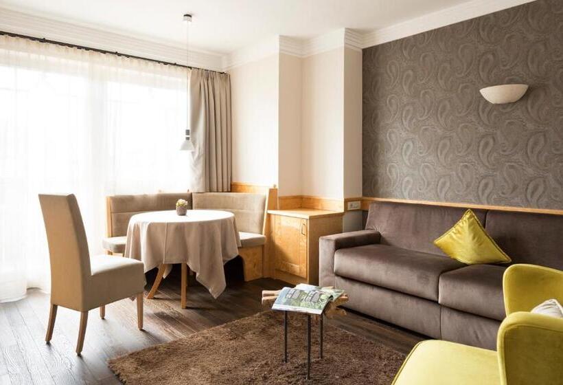 جناح ديلوكس, Burggräflerhof