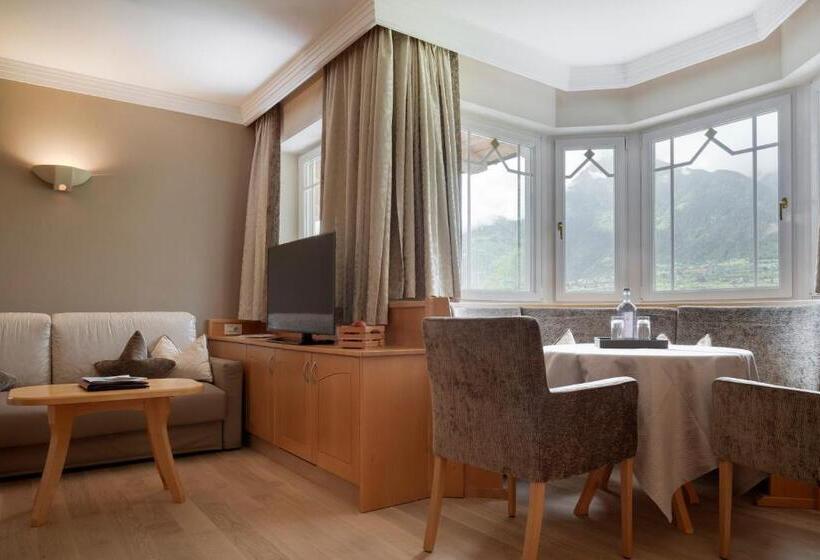 جناح عائلي, Burggräflerhof