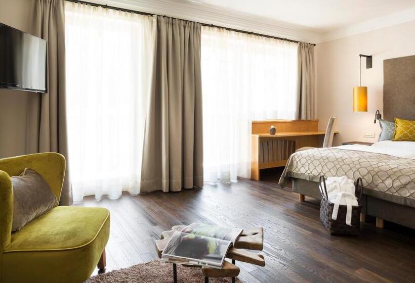 جناح سوبيريور, Burggräflerhof