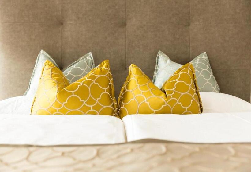 جناح سوبيريور, Burggräflerhof