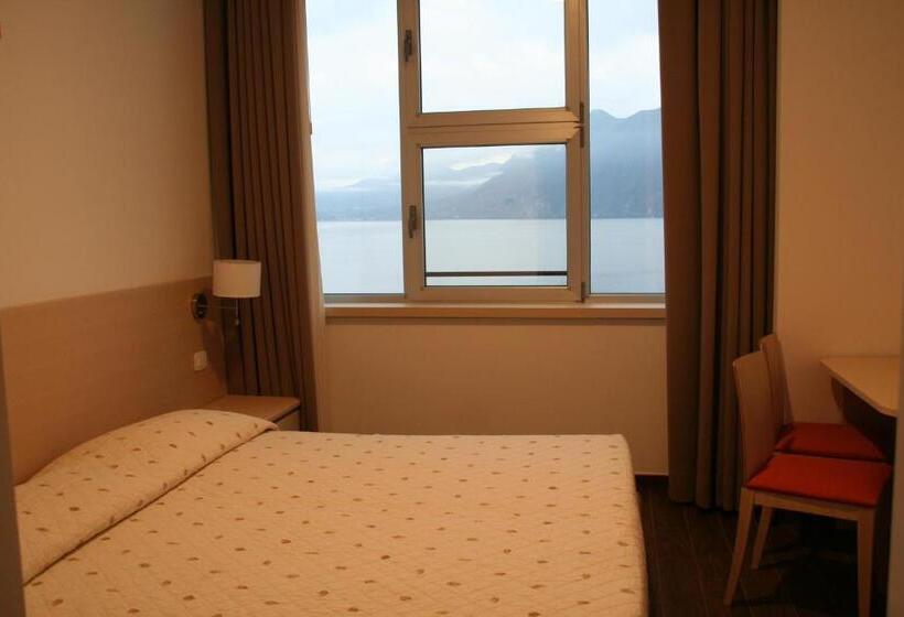 Superior room with lake view, Casa Immacolata