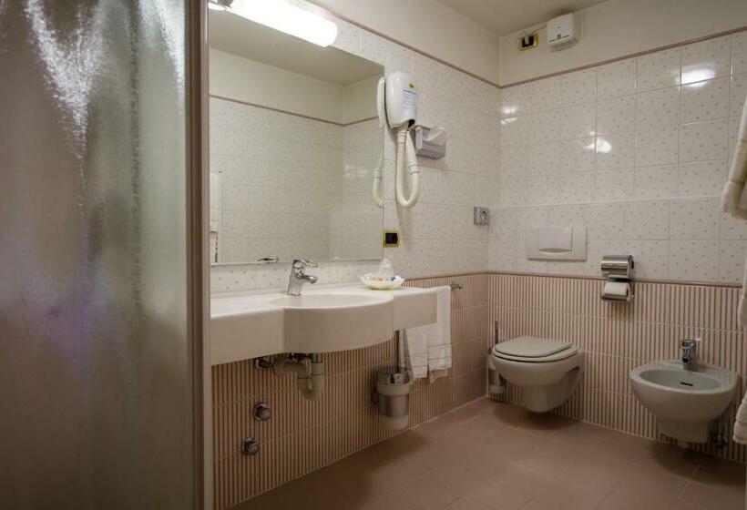 اتاق استاندارد با بالکن, Compagnoni