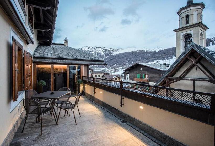 Suite with Terrace, Compagnoni