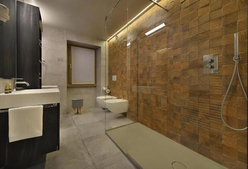 Suite with Terrace, Compagnoni