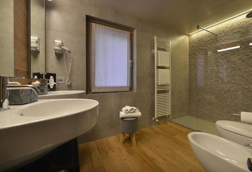 Family Suite, Compagnoni