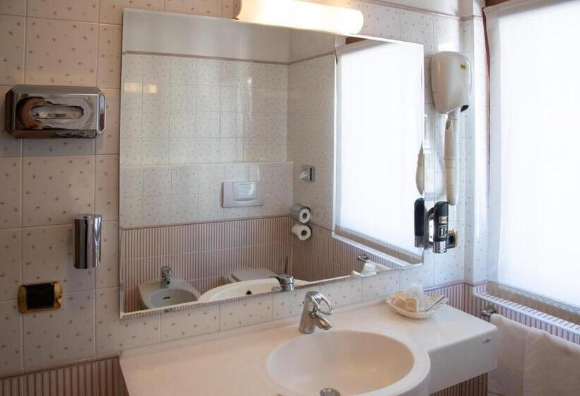 اتاق استاندارد, Compagnoni