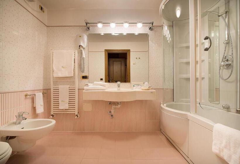 اتاق سوپریور, Compagnoni