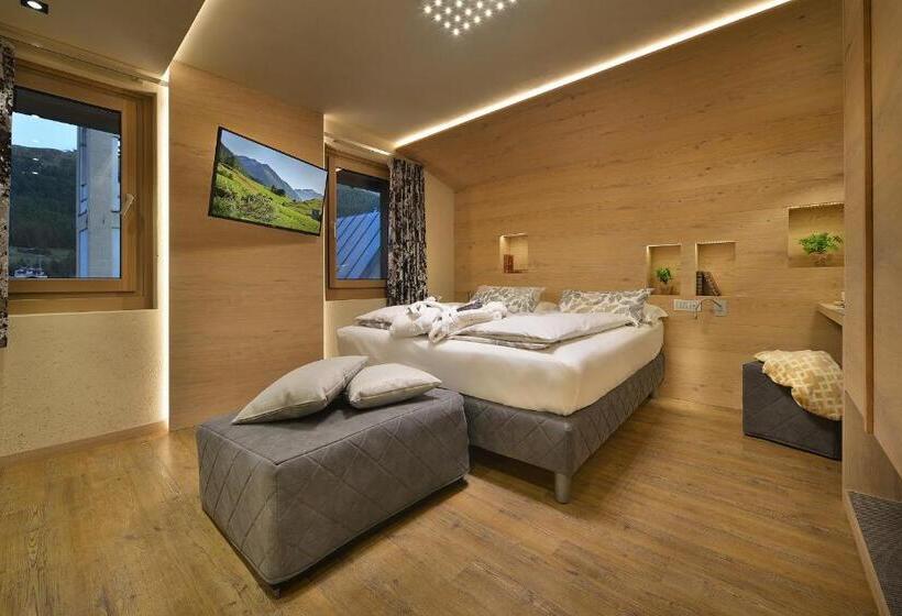 اتاق لوکس, Compagnoni