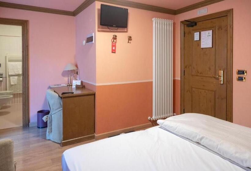 اتاق استاندارد با بالکن, Compagnoni