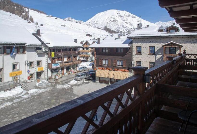 اتاق استاندارد با بالکن, Compagnoni