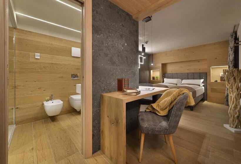 اتاق لوکس با بالکن, Compagnoni