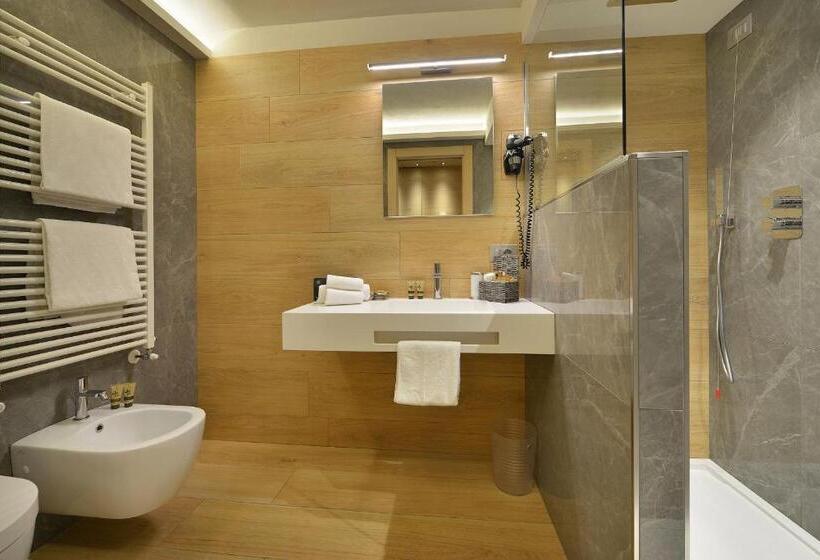 سوییت جونیور با بالکن, Compagnoni