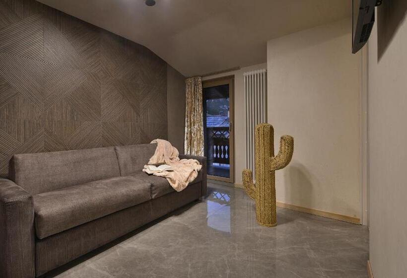 سوییت جونیور با بالکن, Compagnoni