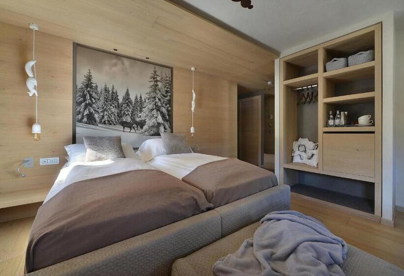 سوییت جونیور با بالکن, Compagnoni