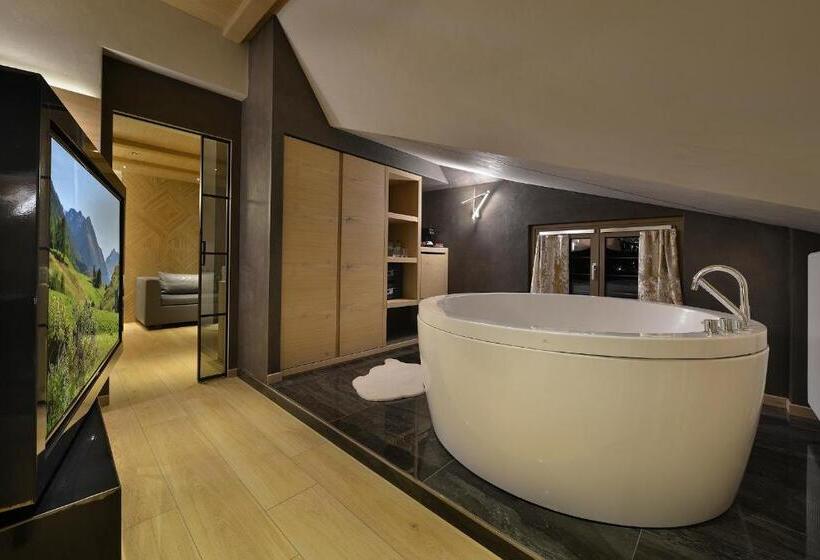 سوئیت با وان آب گرم, Compagnoni